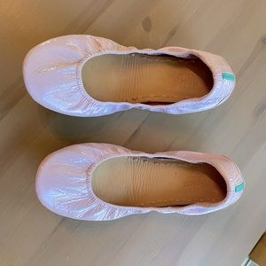 Tieks flats